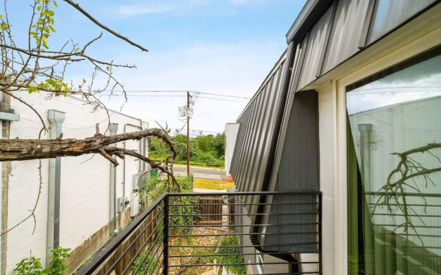 Stylish 1BR Near UT Mueller Evonify