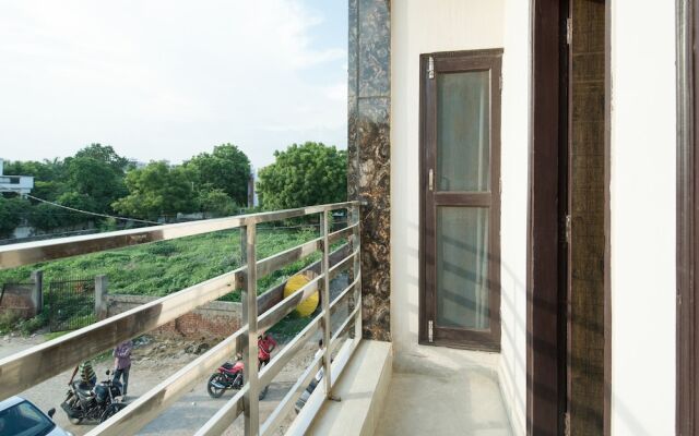 OYO 16093 Flagship Krishna Residency