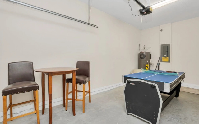 Crown Villa Compass Bay