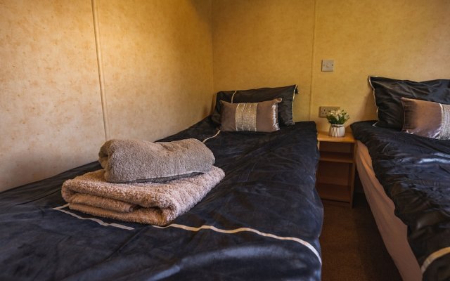 2 Bedroom Caravan in Lochlands Leisure Park