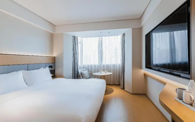 Ji Hotel (Shanghai Lujiabang Road Metro Station)