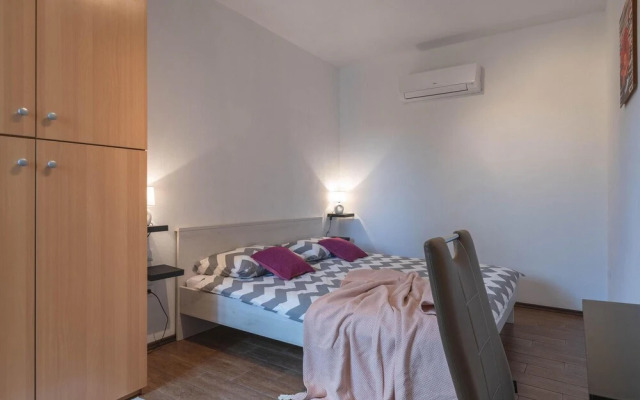 Nice Home in Valtura with Hot Tub & 4 Bedrooms