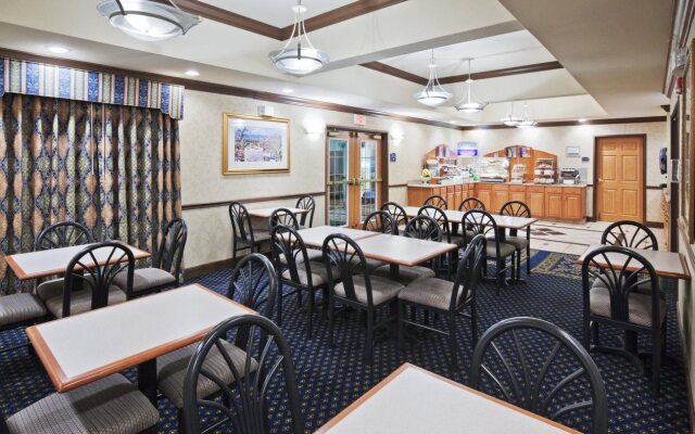 Holiday Inn Express Hotel & Suites Jenks by IHG