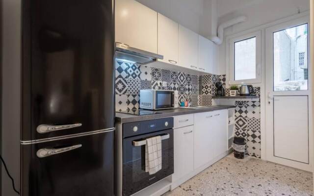 Roubnb Acropolis Museum 1BD Apt