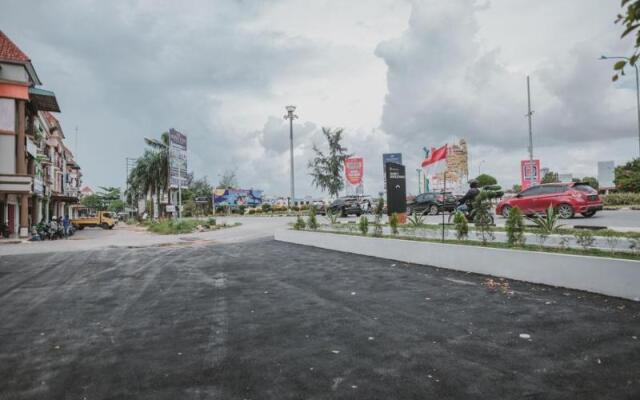 RedDoorz Plus near Ferry Terminal Batam Center