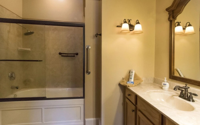 Calhoun House Inn & Suites