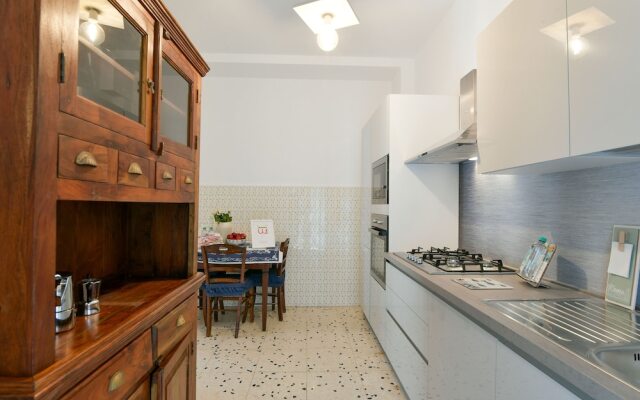 Una finestra su Villa Durazzo