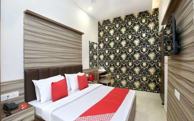 Oyo 18319 Hotel Boss
