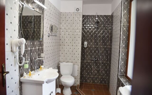 Meta Beach Budjet Hotel