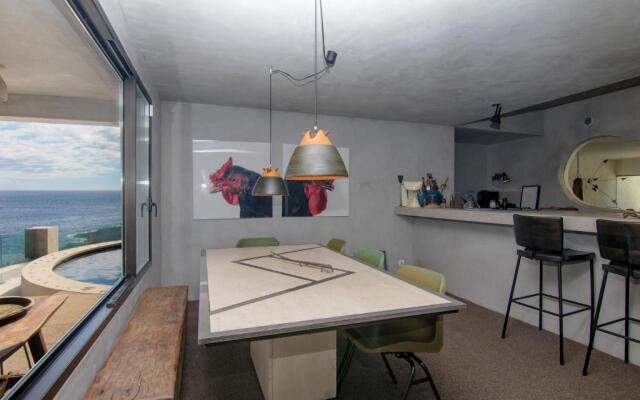 Exclusive Design Villa : 1080 m2, oceanfront, 2 swimming pools.