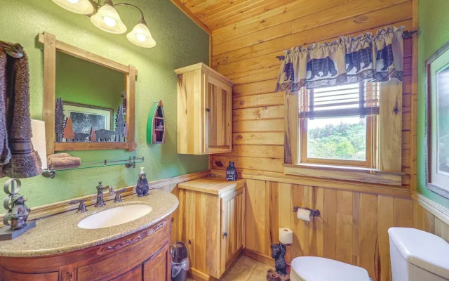4 Mi to Grandfather Mountain: Cabin in Newland!