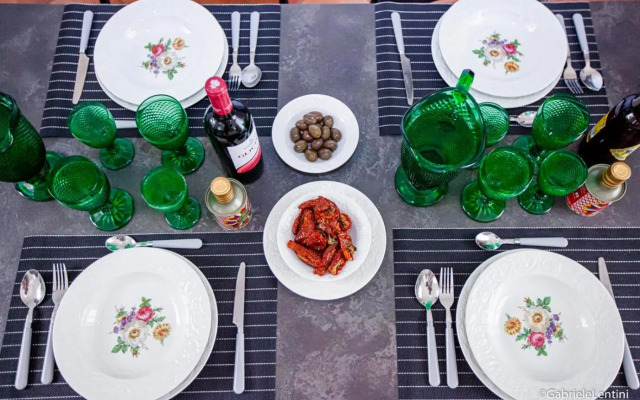 Travellers Photo Home