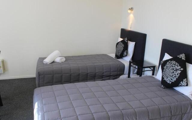 Malones Motel