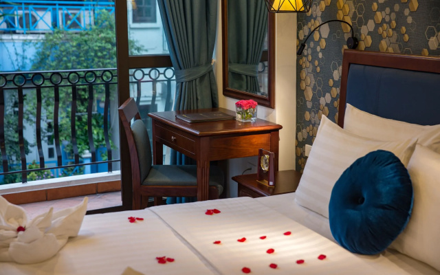 Holiday Emerald Hotel