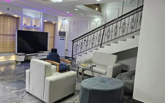 De-Lexis Hotel & Suites