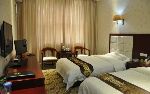 Yichuan Longsheng Business Hotel