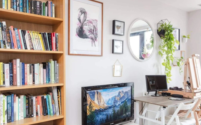 Serene 1 Bedroom Flat in Clapton With Balcony