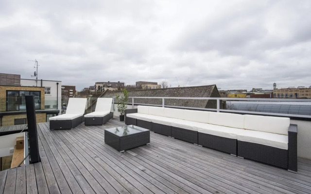 Bi-Level 2BR in King's Cross by Sonder