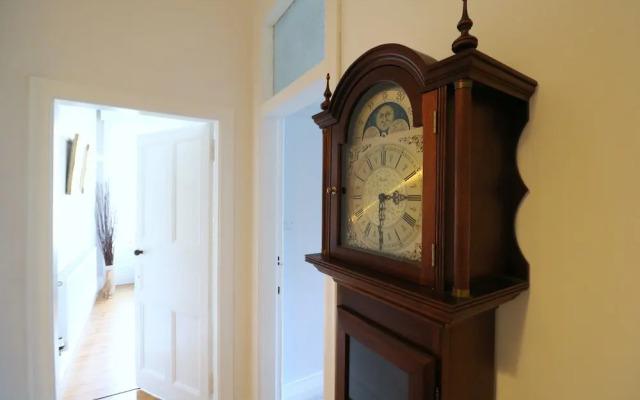 Period Deco flat in west end