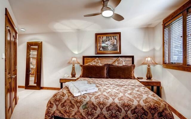 Luxury 3 Bedroom Ski in, Ski Out Mountain Vacation Rental Just Steps from the Snowflake Ski Lift