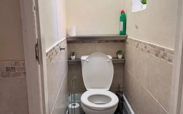 Cozy Leicester Apartment Retreat