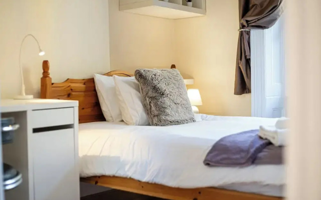 Stylish 2Bed Steps from Iconic Waterloo