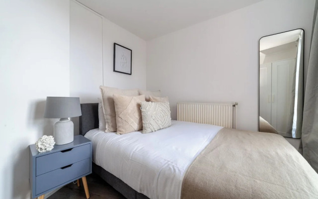 Spacious 4 bed flat in Chelsea