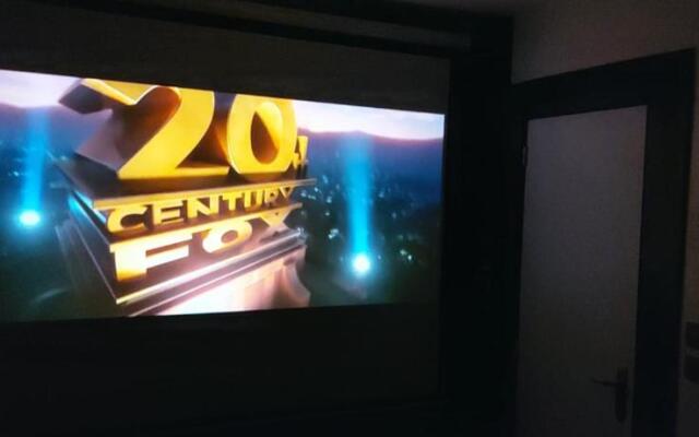 Appartement Cinéma vidéo-projecteur et garage
