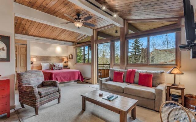Laurelwood Condominiums Studio Premier Unit 309