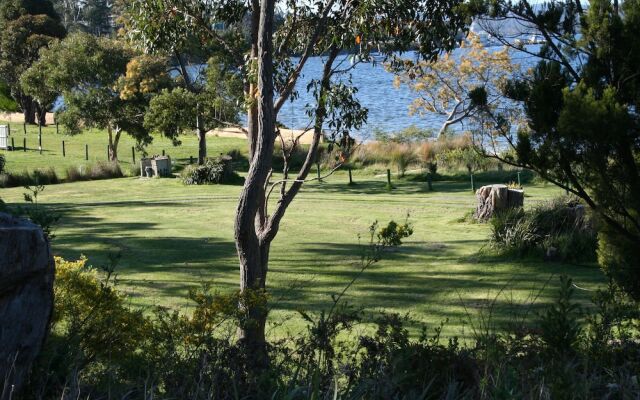Snug Beach Cabin And Caravan Park