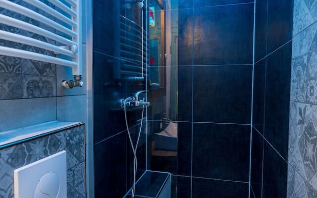 H&B apartments Zurab Zhvania