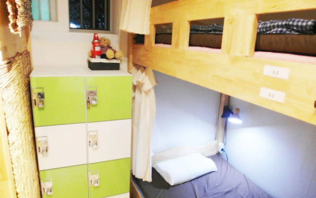 Crossroad Backpackers