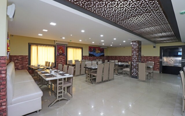 Capital O 30565 Pabitra Royal Regency
