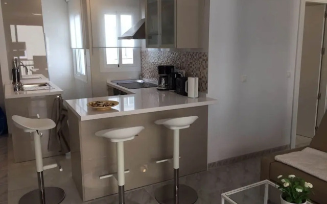 Apartment Sleeps 4 Near Beach