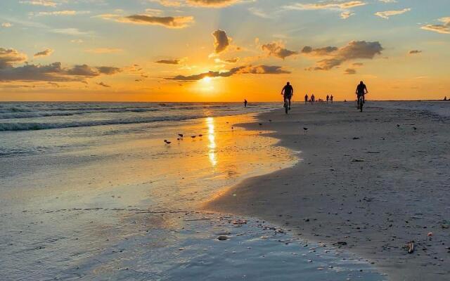 Casey Key Resorts - Beachfront