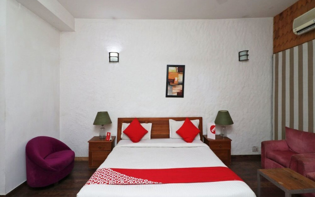 FabHotel Pearl Villas Sector 31