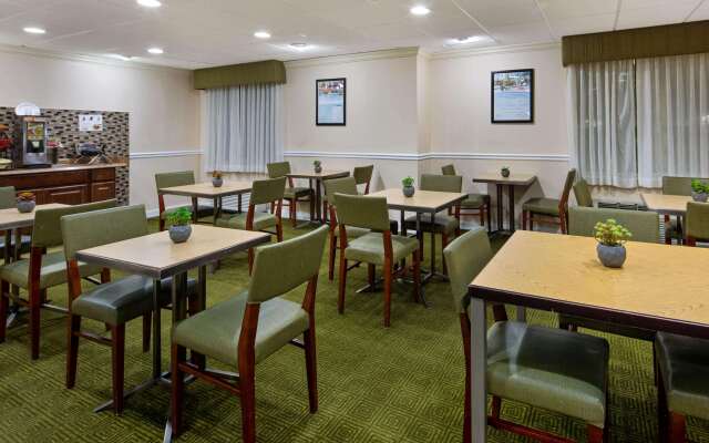 La Quinta Inn & Suites by Wyndham Sawgrass