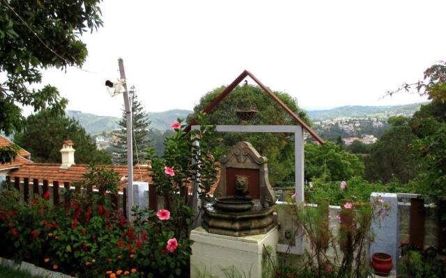 Colonial 4 B/R Home, Great for Families, Coonoor