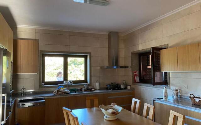 Charming 3-bed House in Travanca