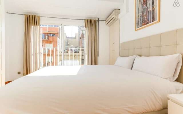 Luminous 2 Bedroom Next to Sagrada Familia