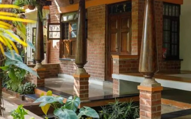Kerala Style Villa by Stayjade | AC | 4bhk | fishpond
