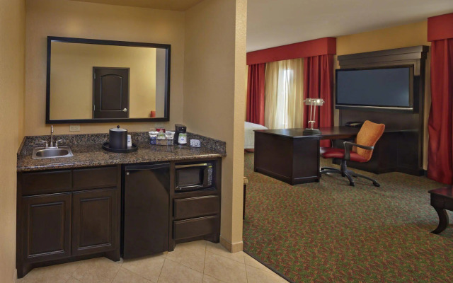Hampton Inn & Suites Waco-South