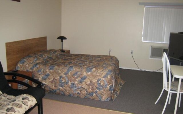 Fraser Bridge Inn & R.V Park