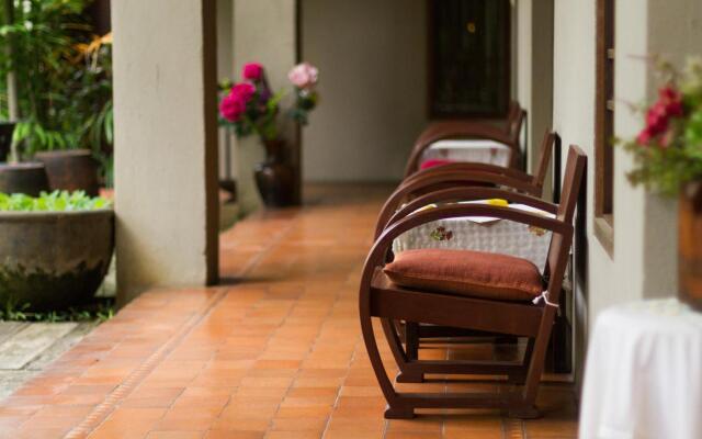 Baan La Poon Hotel