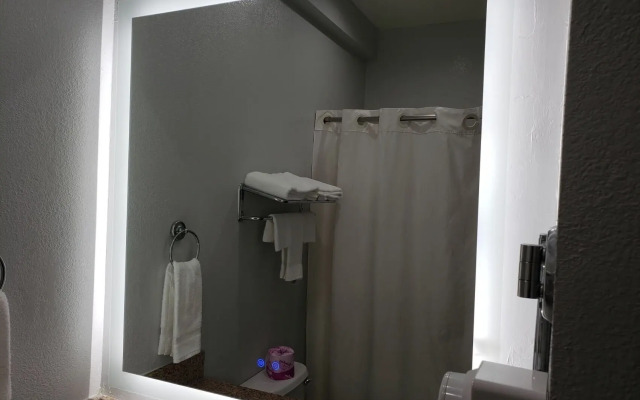 Rodeway Inn & Suites