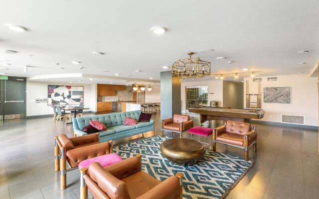 SuitesRUs Apart Hotel at Glendale