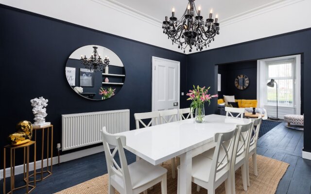 Luxurious 4 Bed House - Sleeps 8