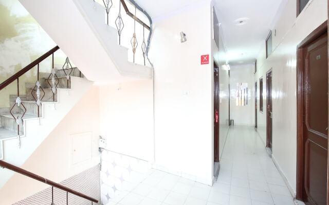 OYO 11906 Hotel Star Welcome