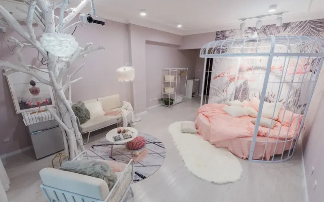 Qing Apartment Spring Heartbeat