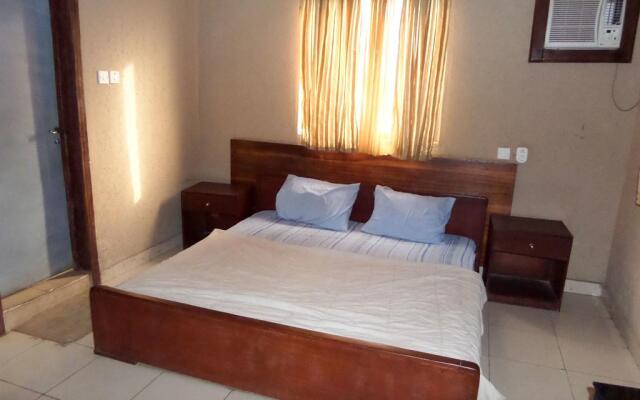 Dansaky Hotel and Suites